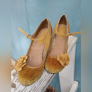 Ruby Shoo Mustard Velvet Flower Detail Heels 7